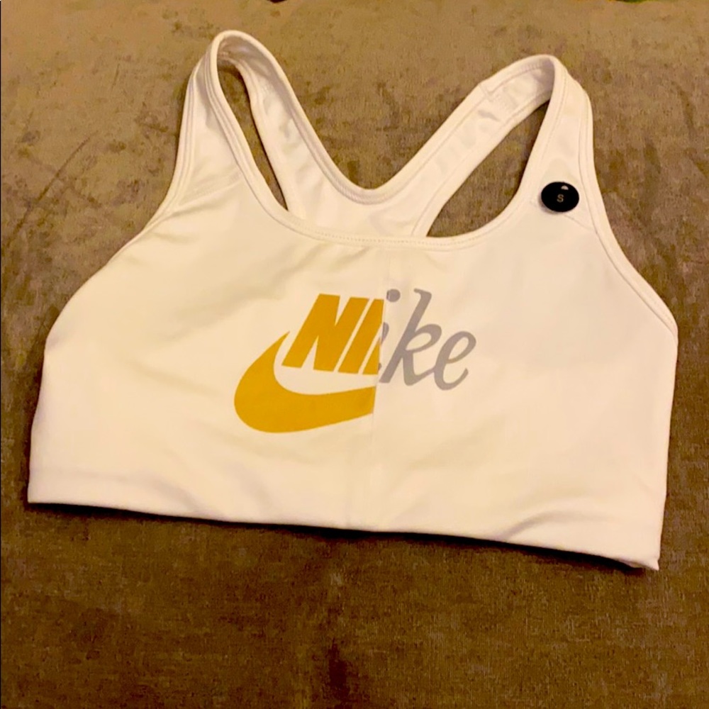 Nike Swoosh Bra